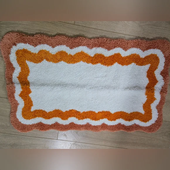 Scalloped Bathroom Rug -Coral - Picture 1 of 3